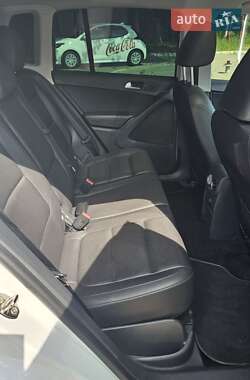 Внедорожник / Кроссовер Volkswagen Tiguan 2016 в 