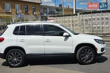Внедорожник / Кроссовер Volkswagen Tiguan 2016 в 