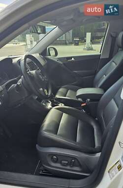 Внедорожник / Кроссовер Volkswagen Tiguan 2016 в 