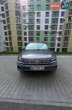 Позашляховик / Кросовер Volkswagen Tiguan 2017 в 