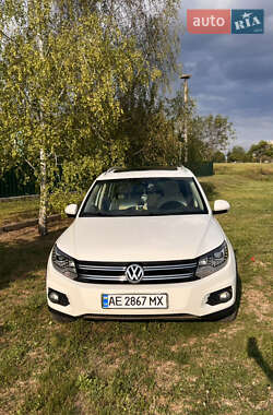 Внедорожник / Кроссовер Volkswagen Tiguan 2012 в 