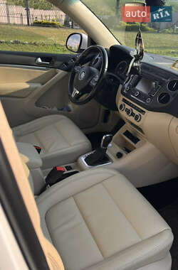Внедорожник / Кроссовер Volkswagen Tiguan 2012 в 