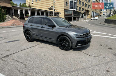 Внедорожник / Кроссовер Volkswagen Tiguan 2020 в 