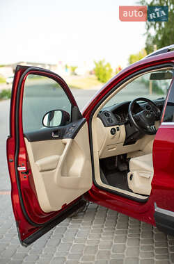 Внедорожник / Кроссовер Volkswagen Tiguan 2013 в 