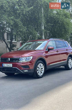 Внедорожник / Кроссовер Volkswagen Tiguan 2017 в Хмельницком
