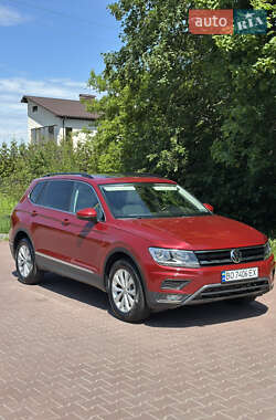 Внедорожник / Кроссовер Volkswagen Tiguan 2017 в Хмельницком