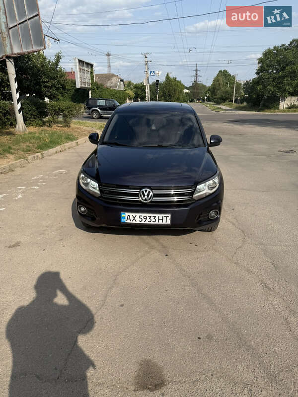 Внедорожник / Кроссовер Volkswagen Tiguan 2012 в 