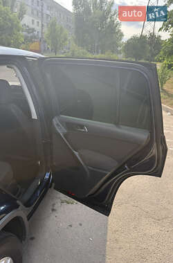 Внедорожник / Кроссовер Volkswagen Tiguan 2012 в 