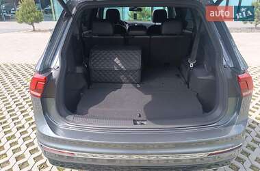 Внедорожник / Кроссовер Volkswagen Tiguan 2018 в 