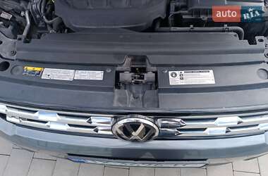 Внедорожник / Кроссовер Volkswagen Tiguan 2018 в 