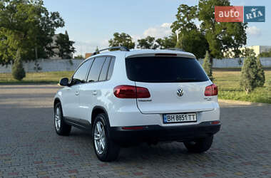 Внедорожник / Кроссовер Volkswagen Tiguan 2011 в 