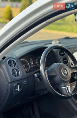 Внедорожник / Кроссовер Volkswagen Tiguan 2011 в 