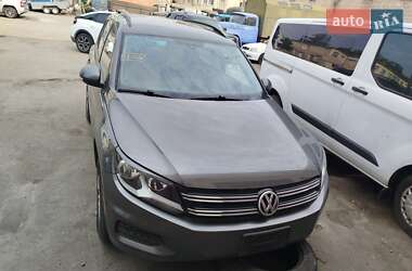 Позашляховик / Кросовер Volkswagen Tiguan 2016 в 