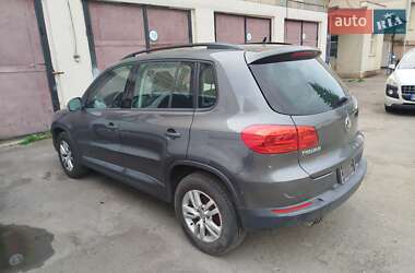 Позашляховик / Кросовер Volkswagen Tiguan 2016 в 