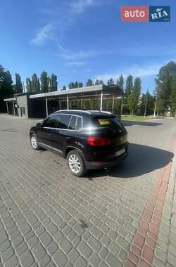 Внедорожник / Кроссовер Volkswagen Tiguan 2012 в 