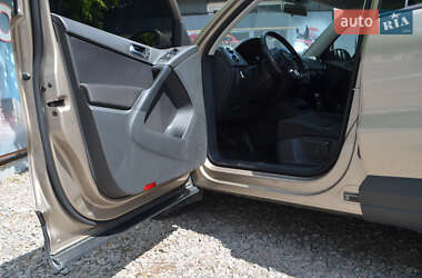 Внедорожник / Кроссовер Volkswagen Tiguan 2011 в 