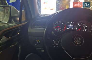 Внедорожник / Кроссовер Volkswagen Tiguan 2017 в 