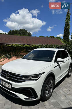 Внедорожник / Кроссовер Volkswagen Tiguan 2021 в 