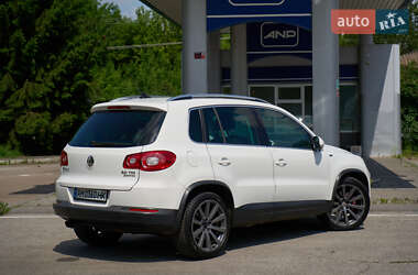 Позашляховик / Кросовер Volkswagen Tiguan 2010 в 