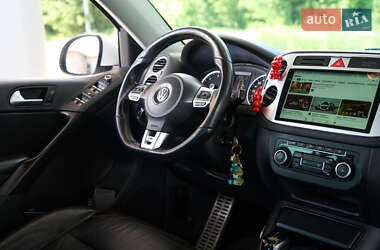 Позашляховик / Кросовер Volkswagen Tiguan 2010 в 