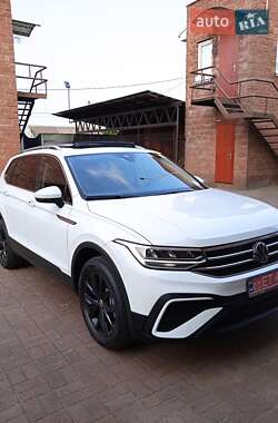 Позашляховик / Кросовер Volkswagen Tiguan 2024 в Костопілі