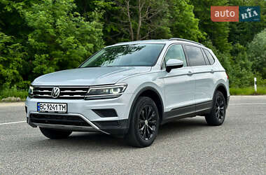 Внедорожник / Кроссовер Volkswagen Tiguan 2018 в 