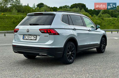 Внедорожник / Кроссовер Volkswagen Tiguan 2018 в 