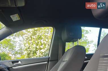 Внедорожник / Кроссовер Volkswagen Tiguan 2015 в 