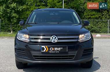 Внедорожник / Кроссовер Volkswagen Tiguan 2015 в 