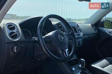 Внедорожник / Кроссовер Volkswagen Tiguan 2015 в 