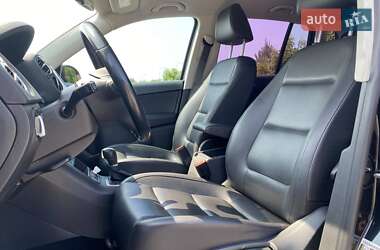 Внедорожник / Кроссовер Volkswagen Tiguan 2015 в 