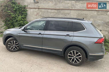 Позашляховик / Кросовер Volkswagen Tiguan 2021 в 