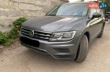 Внедорожник / Кроссовер Volkswagen Tiguan 2021 в Киеве