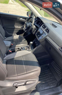 Позашляховик / Кросовер Volkswagen Tiguan 2021 в 