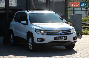 Внедорожник / Кроссовер Volkswagen Tiguan 2012 в 