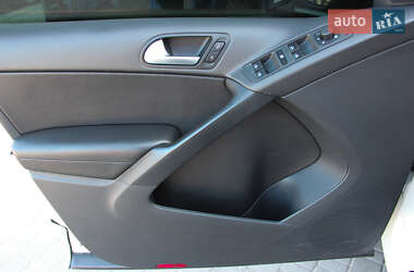 Внедорожник / Кроссовер Volkswagen Tiguan 2012 в 