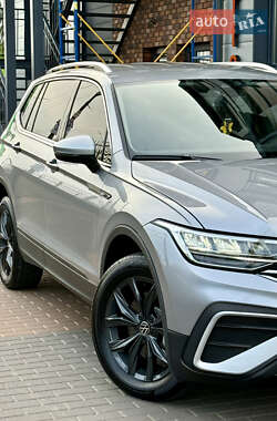 Позашляховик / Кросовер Volkswagen Tiguan 2023 в 