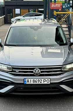 Позашляховик / Кросовер Volkswagen Tiguan 2023 в 