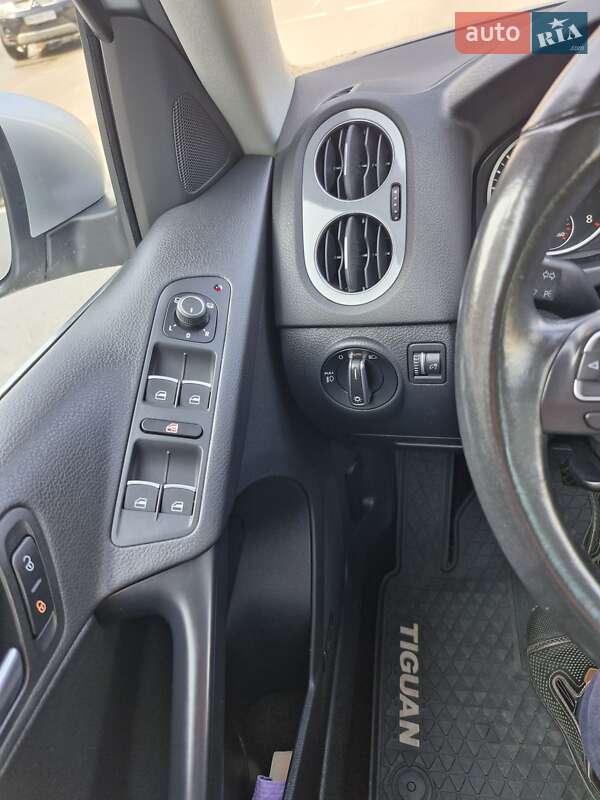 Внедорожник / Кроссовер Volkswagen Tiguan 2016 в Чернигове