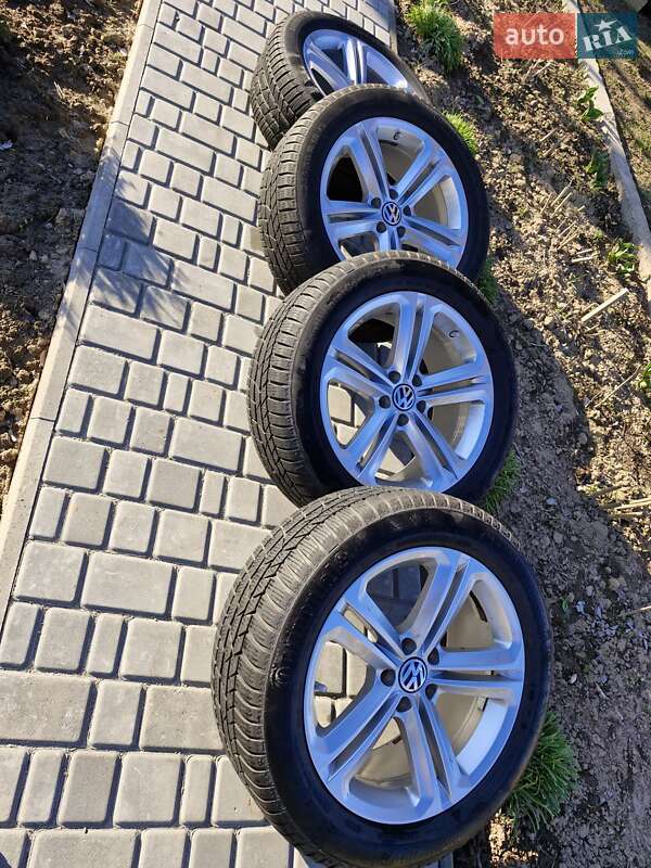 Внедорожник / Кроссовер Volkswagen Tiguan 2016 в Чернигове