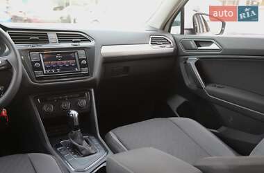 Внедорожник / Кроссовер Volkswagen Tiguan 2018 в 