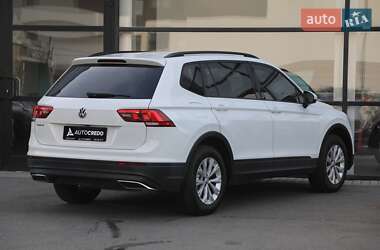 Внедорожник / Кроссовер Volkswagen Tiguan 2018 в 