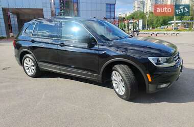 Позашляховик / Кросовер Volkswagen Tiguan 2017 в 