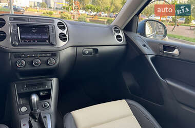 Внедорожник / Кроссовер Volkswagen Tiguan 2016 в 