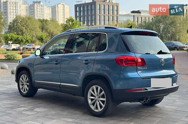 Внедорожник / Кроссовер Volkswagen Tiguan 2016 в 