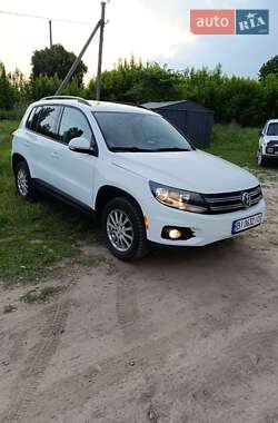 Позашляховик / Кросовер Volkswagen Tiguan 2014 в 