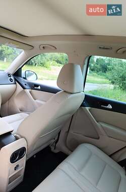 Позашляховик / Кросовер Volkswagen Tiguan 2014 в 