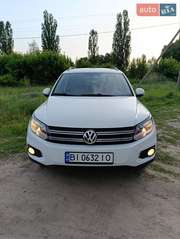 Позашляховик / Кросовер Volkswagen Tiguan 2014 в 
