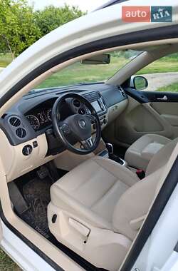 Позашляховик / Кросовер Volkswagen Tiguan 2014 в 