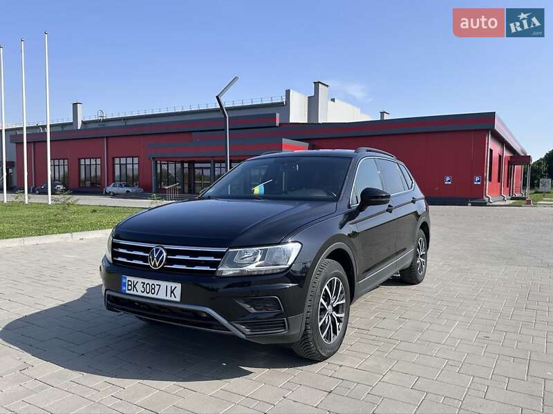 Внедорожник / Кроссовер Volkswagen Tiguan 2019 в 